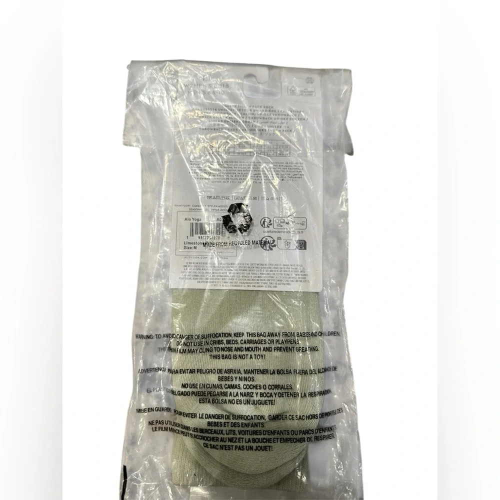 ALO Yoga Unisex Throwback Socks in Limestone & White NWT (authentic)